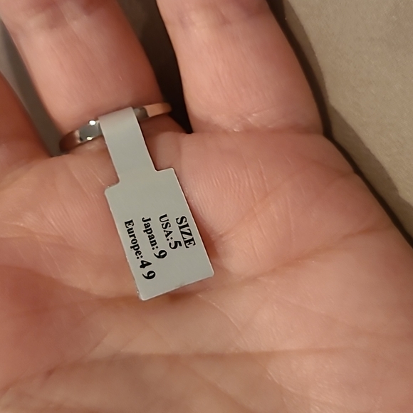 Cubic zirconia 3 stone stainless steel ring - Picture 4 of 8